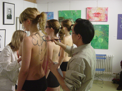 Bodypainting beim Opening Kunstverein ARTtoUS in Wolfgang End's Atelier